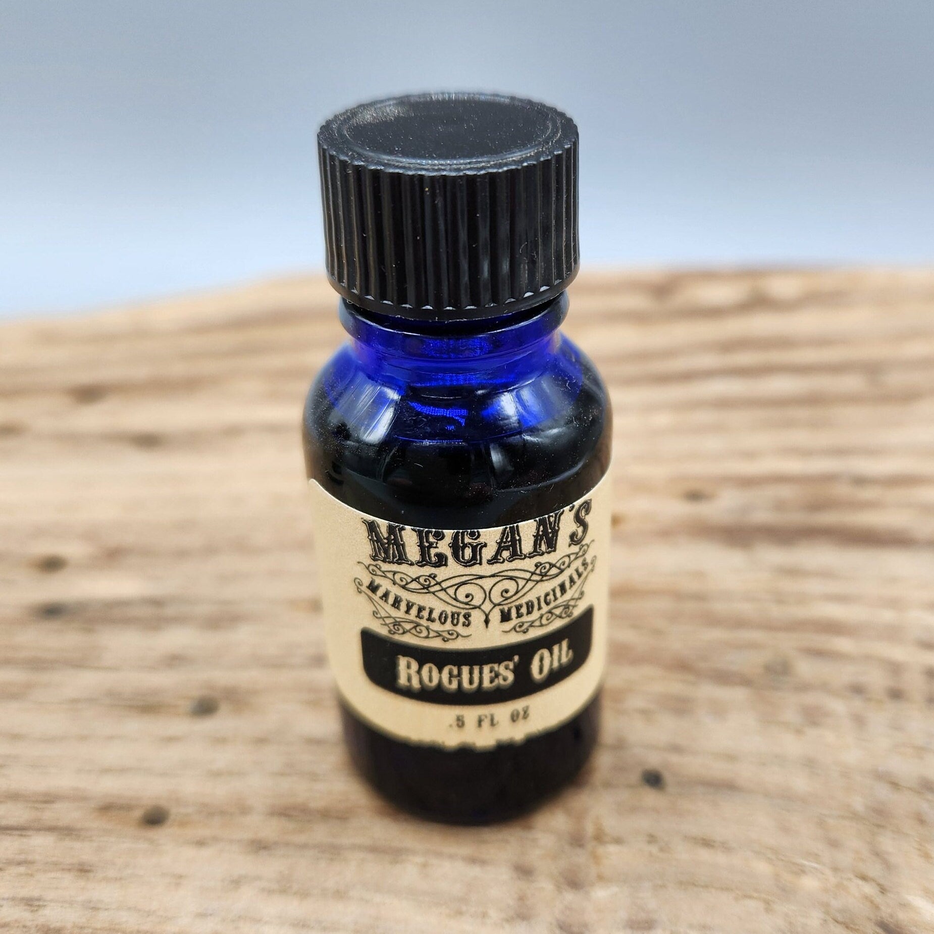 Rogue’s Essential Oil Blend – Clove, Lemon, Cinnamon, Eucalyptus & Rosemary for Diffusers, Cleaning DIY Body Care